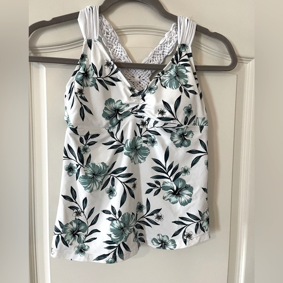 Ambrielle Other - Ambrielle brand White & green Floral Tankini with knit braided straps size S